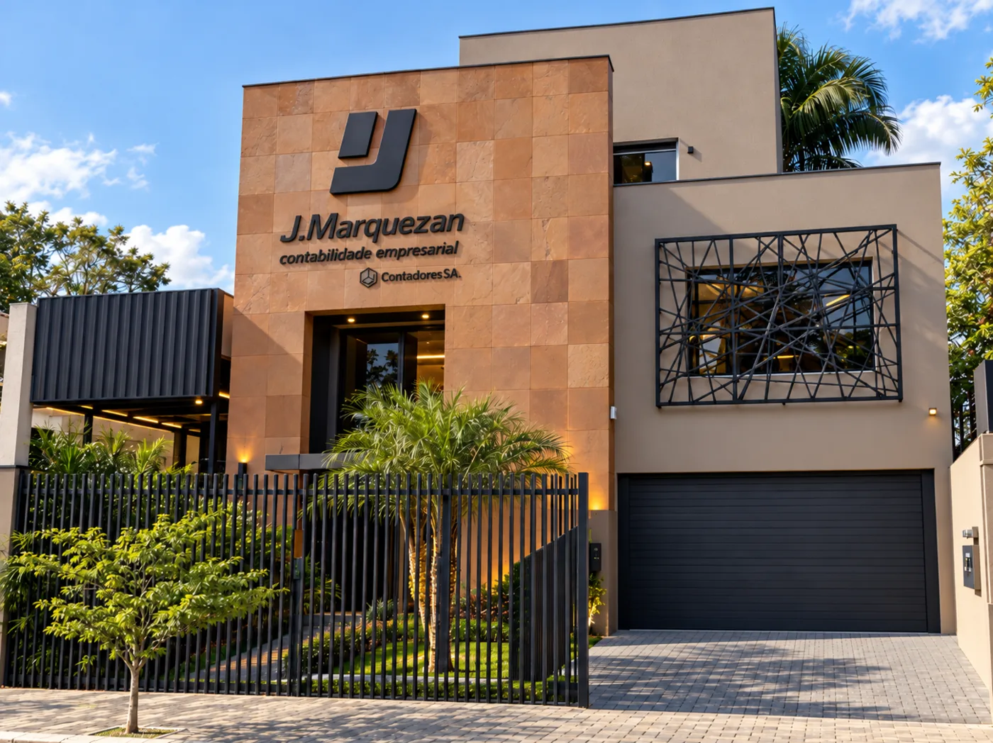 Fachada da sede da J. Marquezan, com o logotipo na parede de pedra